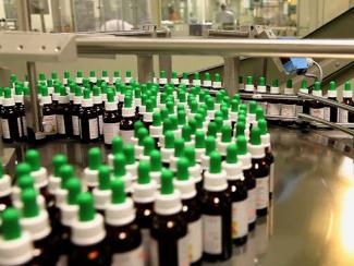 Medicine manufacturing line