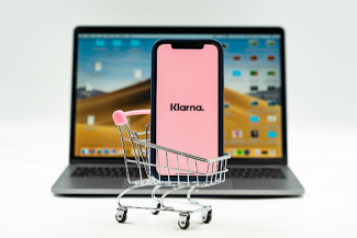 klarna app on display on laptop