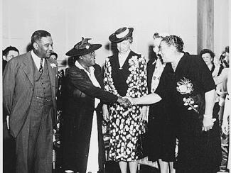 eleanor roosevelt with a crowd of leaders